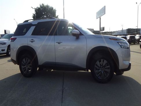 Used 2025 Nissan Pathfinder SV FWD image 5