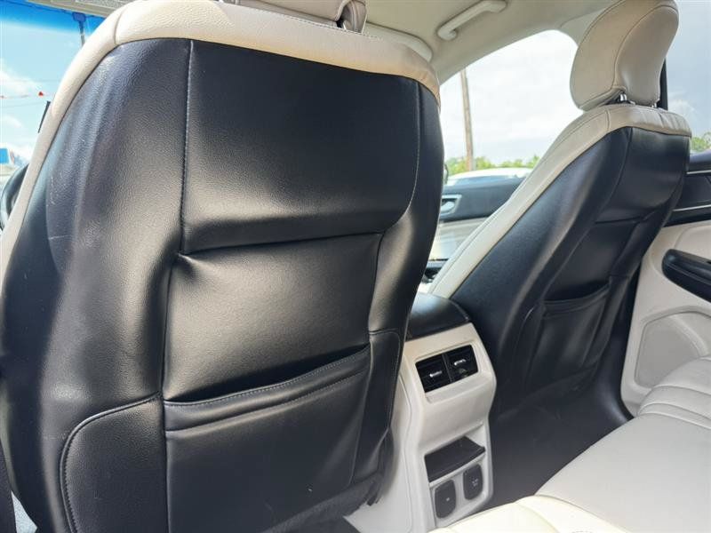 Used 2019 Ford Edge Titanium FWD image 19