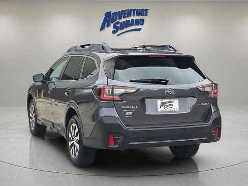 Used 2020 Subaru Outback Premium image 5