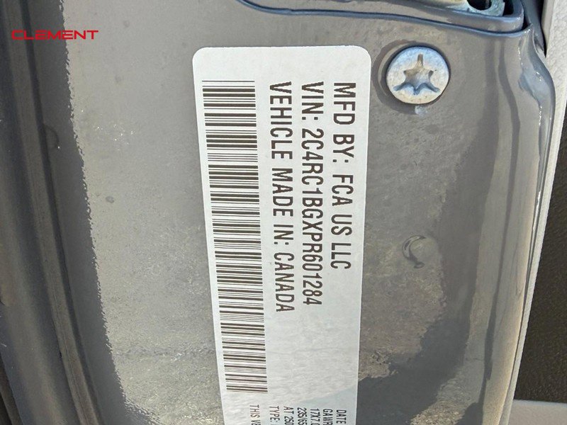 Used 2023 Chrysler Pacifica Touring-L FWD image 31