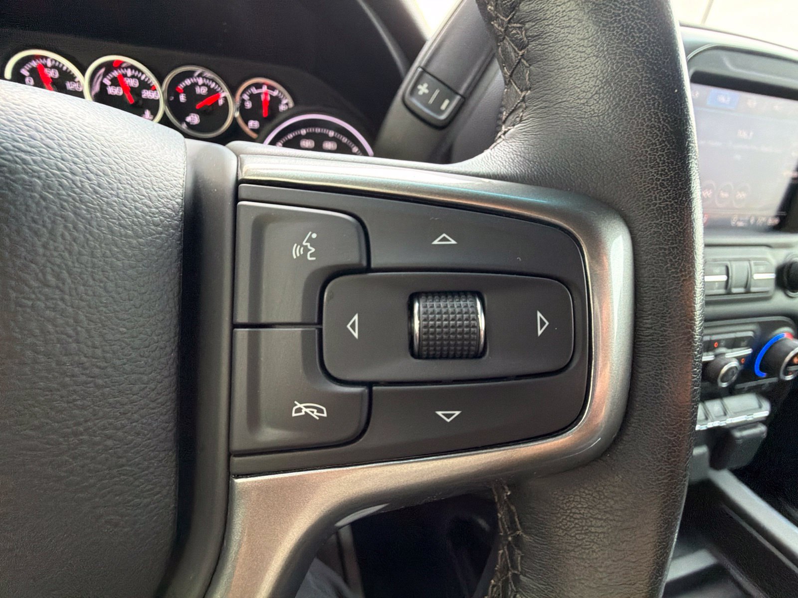 Used 2021 Chevrolet Silverado 1500 LT Trail Boss w/ Convenience Package II AWD/4WD image 18