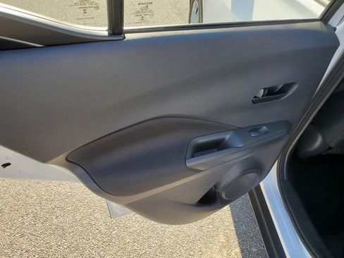 Certified 2025 Nissan Kicks Play S image 12