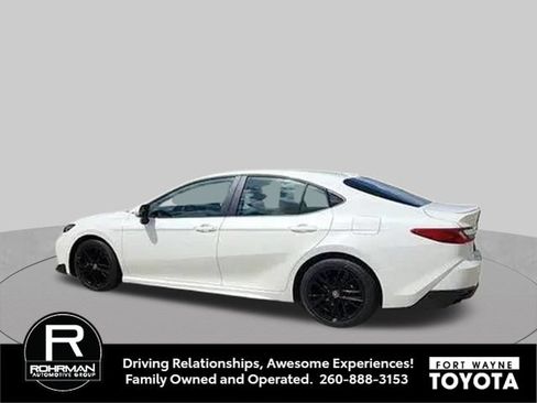 Used 2025 Toyota Camry SE FWD image 4
