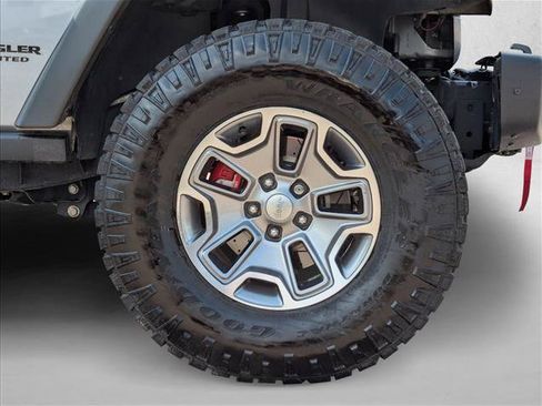 Used 2016 Jeep Wrangler Unlimited Rubicon w/ Connectivity Group AWD/4WD image 22