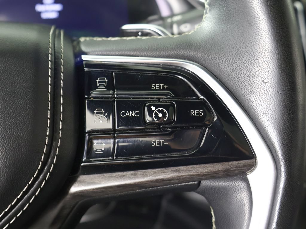 Used 2022 Jeep Grand Cherokee Overland w/ Luxury Tech Group IV AWD/4WD image 52