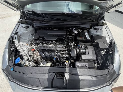 Used 2021 Hyundai Elantra SE FWD image 19