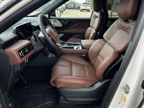 New 2025 Lincoln Aviator Reserve w/ Luxury Package image 23