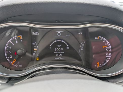 Used 2021 Jeep Grand Cherokee Laredo AWD/4WD image 21