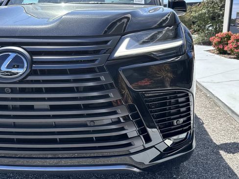 New 2025 Lexus LX 700h Overtrail image 9