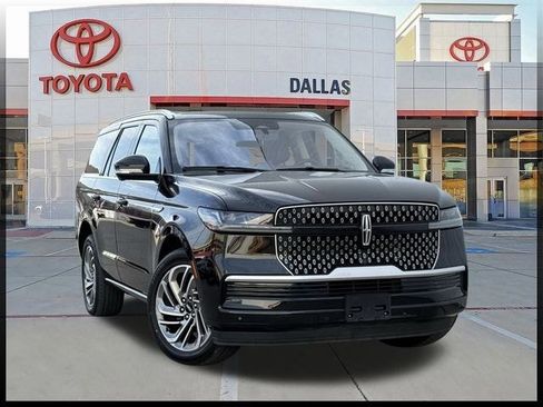 Used 2025 Lincoln Navigator Reserve image 1