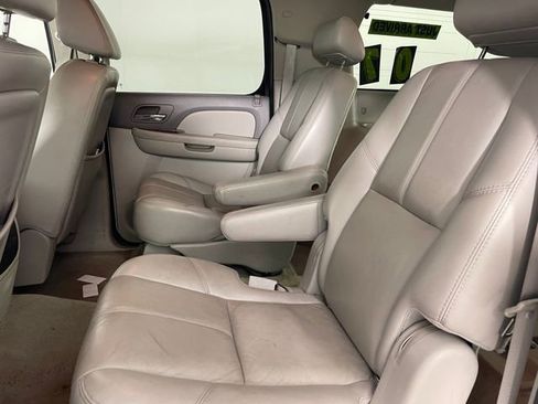 Used 2007 Chevrolet Suburban LTZ w/ LTZ Preferred Equipment Group AWD/4WD image 12