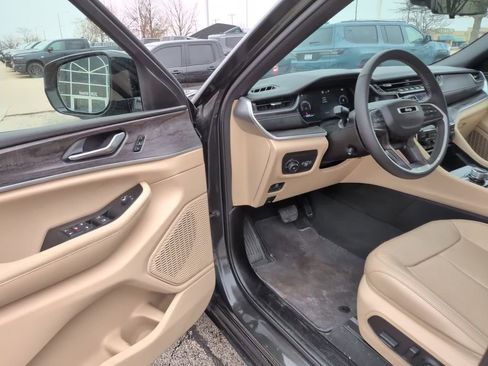 Certified 2025 Jeep Grand Cherokee L Limited w/ Luxury Tech Group II AWD/4WD image 19
