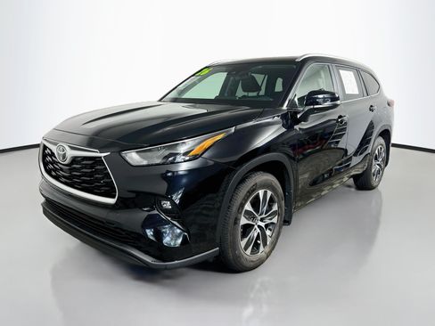 Used 2026 Toyota Highlander XLE AWD/4WD image 10