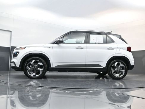 Certified 2025 Hyundai Venue Limited image 26