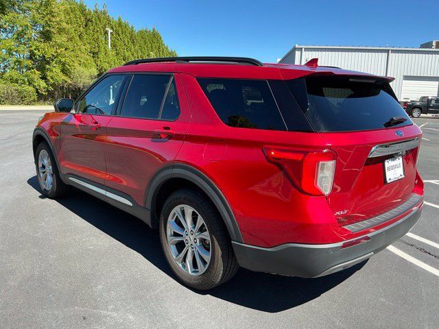 Used 2020 Ford Explorer XLT w/ Equipment Group 202A AWD/4WD image 3