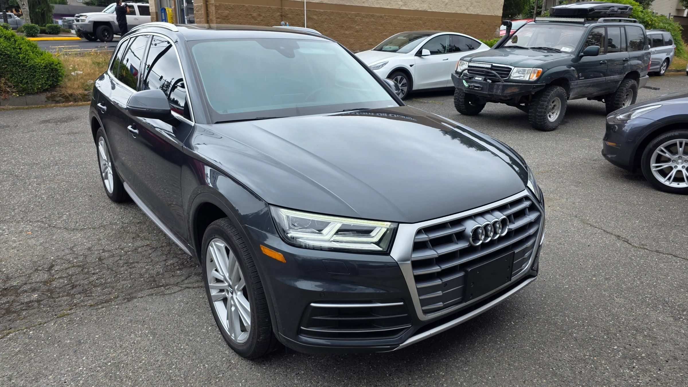 Used 2018 Audi Q5 2.0T Premium Plus w/ Premium Plus Package AWD/4WD image 3