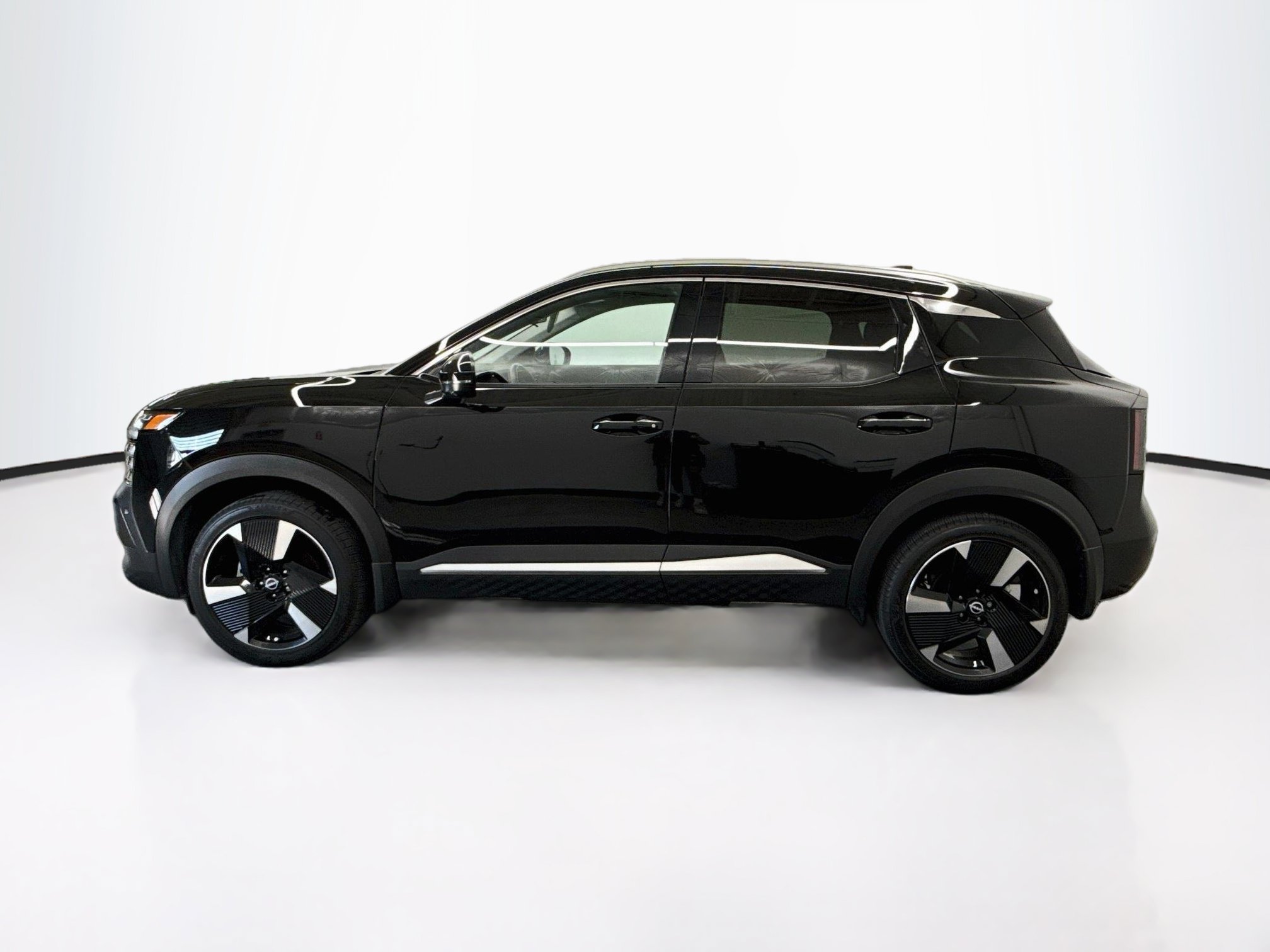 Used 2025 Nissan Kicks SR FWD image 4