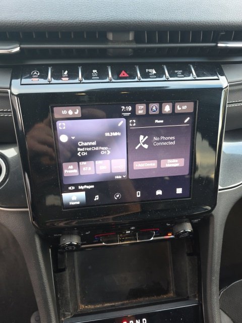 Used 2023 Jeep Grand Cherokee Altitude AWD/4WD image 13