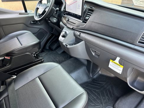 New 2026 Ford E-Transit Base image 12