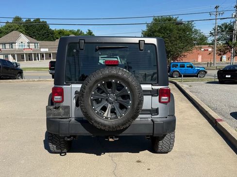Used 2017 Jeep Wrangler Unlimited Sport w/ Connectivity Group AWD/4WD image 7