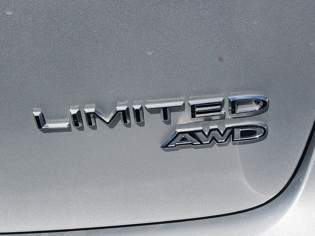 Used 2022 Chrysler Pacifica Limited AWD/4WD image 34