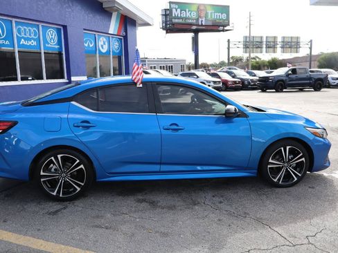 Used 2022 Nissan Sentra SR w/ Electronics Package FWD image 3