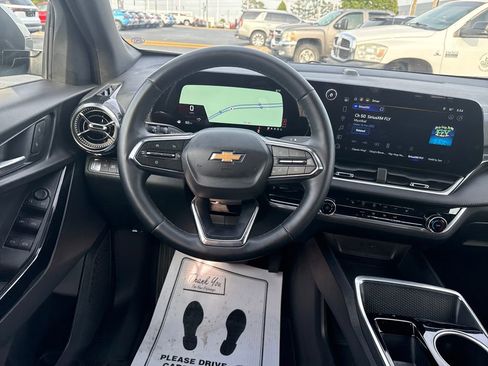 Used 2025 Chevrolet Equinox LT FWD image 15