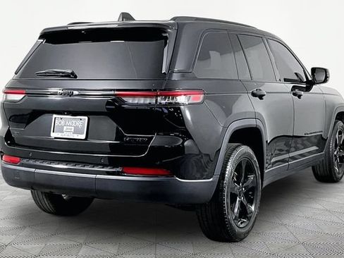 Used 2023 Jeep Grand Cherokee Limited w/ Black Appearance Package AWD/4WD image 6