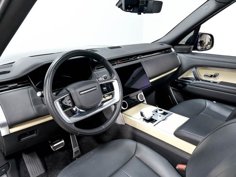 Used 2023 Land Rover Range Rover SV AWD/4WD image 9
