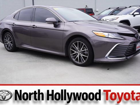 Used 2023 Toyota Camry XLE FWD image 1