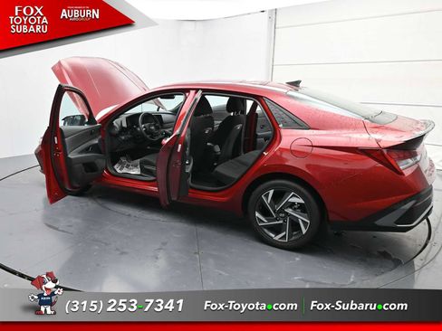 Used 2025 Hyundai Elantra SEL image 39