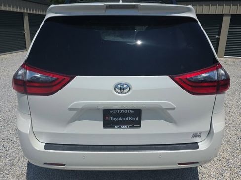 Used 2020 Toyota Sienna XLE Premium AWD/4WD image 6