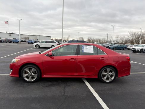 Used 2014 Toyota Camry SE image 3