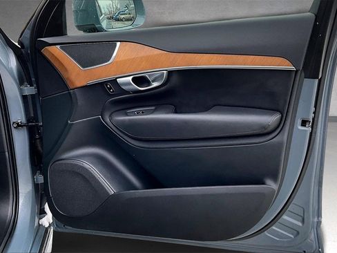 Used 2023 Volvo XC90 B6 Plus w/ Protection Package Premier image 29