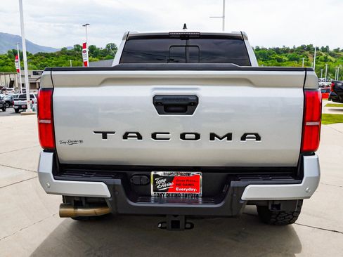 Certified 2024 Toyota Tacoma TRD Sport w/ TRD Sport Premium Package AWD/4WD image 7