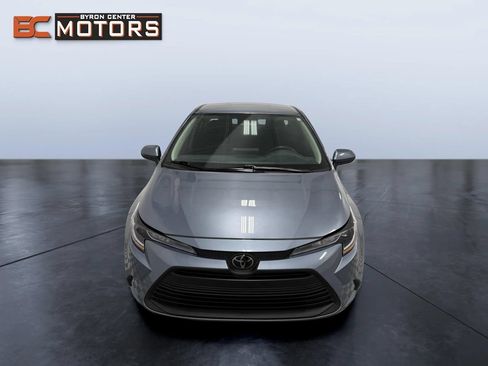 Used 2025 Toyota Corolla LE FWD image 8