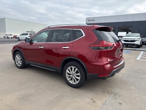 Certified 2019 Nissan Rogue SV image 4