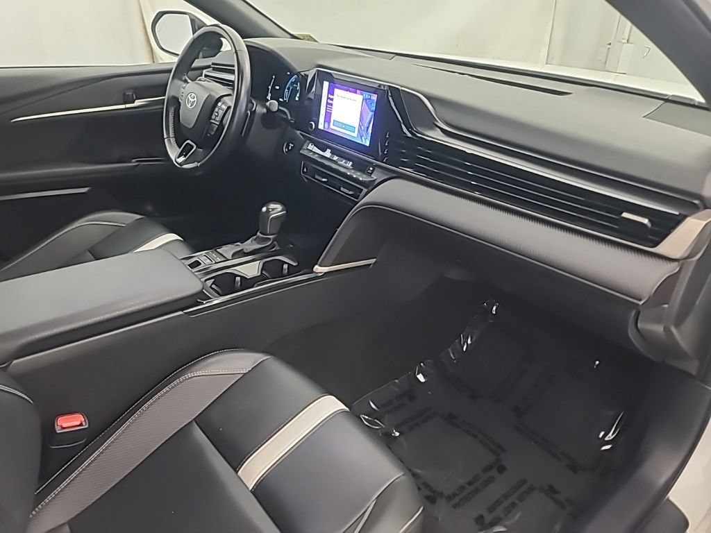 Used 2025 Toyota Camry SE FWD image 15