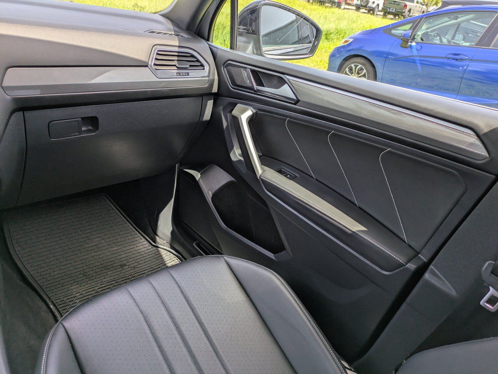 Used 2024 Volkswagen Tiguan SE R-Line FWD image 14