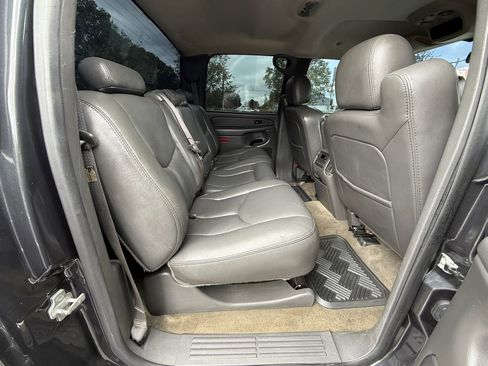 Used 2005 GMC Sierra 2500 SLT w/ Heavy-Duty Power Package AWD/4WD image 20