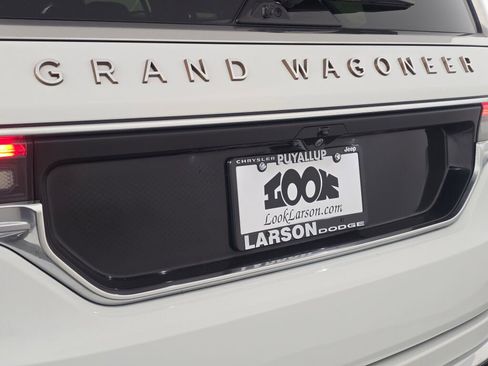 Used 2024 Jeep Grand Wagoneer L Series III AWD/4WD image 13
