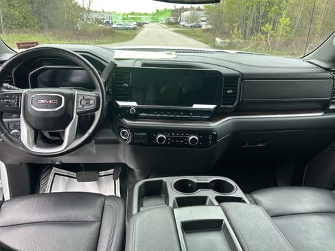 Used 2025 GMC Sierra 1500 SLT AWD/4WD image 18
