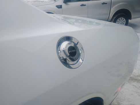 Used 2016 Dodge Challenger SXT image 5