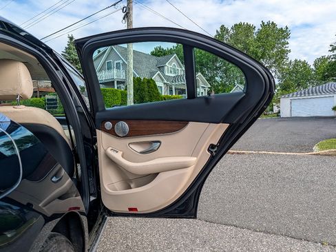 Used 2019 Mercedes-Benz C 300 4MATIC Sedan image 12