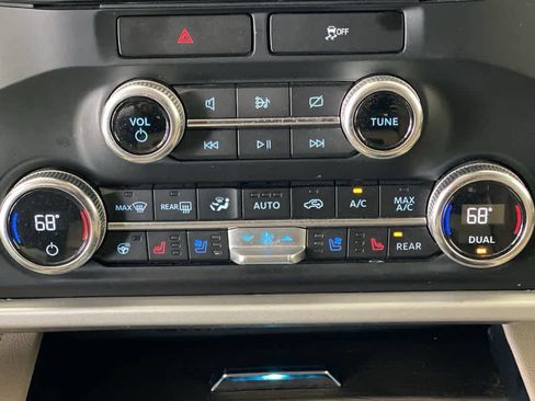 Used 2022 Ford Expedition Max Limited AWD/4WD image 22