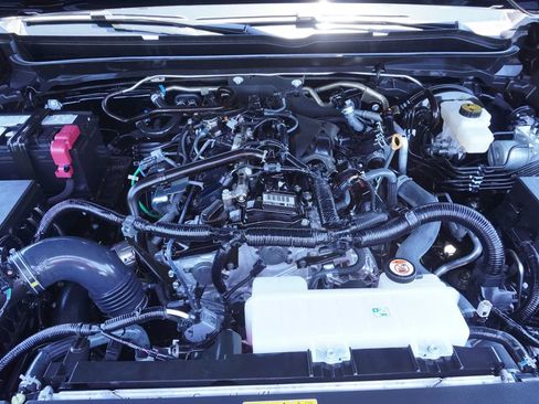 Used 2025 Toyota Tacoma TRD Sport AWD/4WD image 8