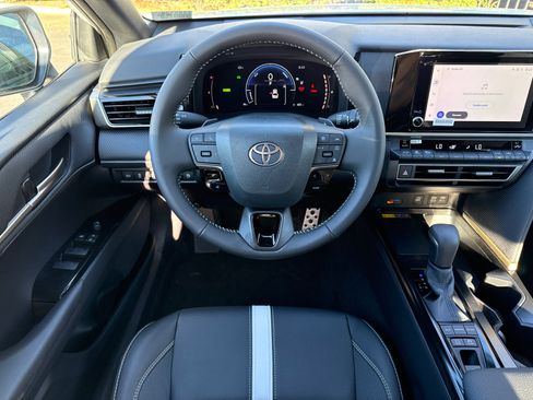 New 2026 Toyota Camry Hybrid FWD image 19