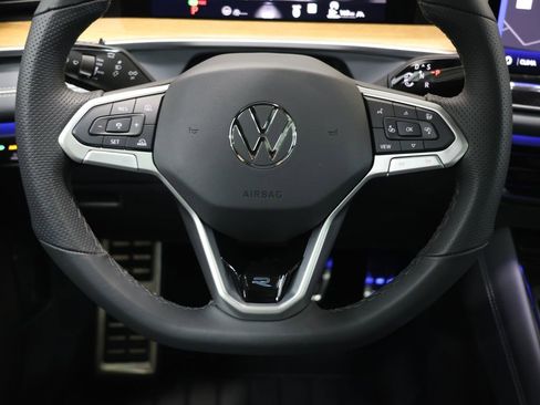 Used 2025 Volkswagen Tiguan SEL R-Line AWD/4WD image 17