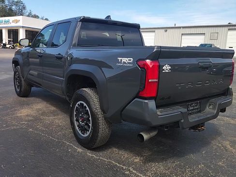 Used 2025 Toyota Tacoma TRD Off-Road image 12