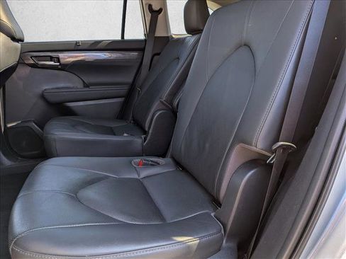 Used 2020 Toyota Highlander Platinum AWD/4WD image 19